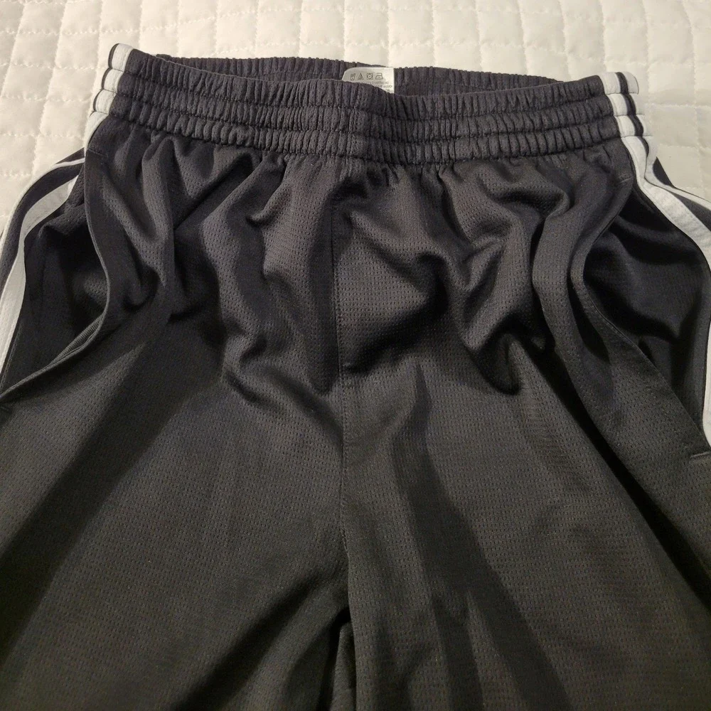 adidas Dynamic Speed Black Basketball Shorts Boys L White Logo Accent Sporty Fun
